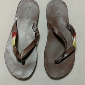 American Eagle flip flops